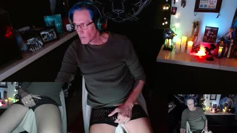 Snapshot of d_j_strokes chatting on 12-22-25, 06:10 Dave online show from 12-22-25, 06:10