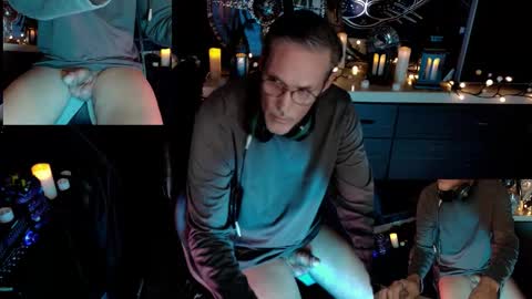 Snapshot of d_j_strokes chatting on 03-07-26, 08:17 Dave online show from 03-07-26, 08:17