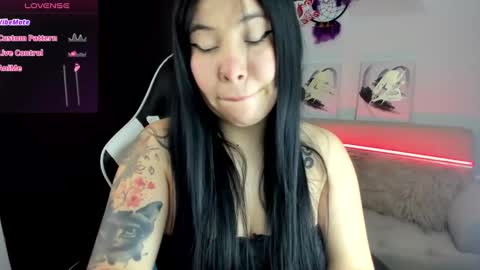 Snapshot of daahanna_ chatting on 10-11-25, 01:05 Ailyn online show from 10-11-25, 01:05