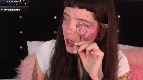 Snapshot of daarlene chatting on 01-28-25, 10:12 Darlene online show from 01-28-25, 10:12