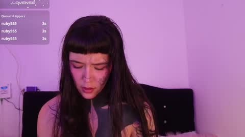 Snapshot of daarlene chatting on 02-14-25, 09:43 Darlene online show from 02-14-25, 09:43