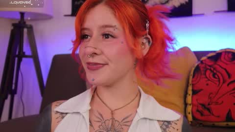 Snapshot of daarlene chatting on 12-04-25, 06:27 Darlene online show from 12-04-25, 06:27