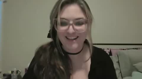 Snapshot of daddies_princesss chatting on 01-11-26, 09:09 daddies_princesss online show from 01-11-26, 09:09