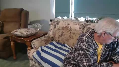 Snapshot of daddy0261 chatting on 12-21-25, 05:42 daddy0261 online show from 12-21-25, 05:42