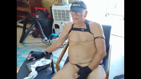 Snapshot of daddyass4u2breed chatting on 09-16-25, 01:12 daddyass4u2breed online show from 09-16-25, 01:12