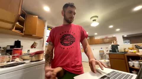 Snapshot of daddydic120402 chatting on 11-19-25, 01:55 daddydic120402 online show from 11-19-25, 01:55