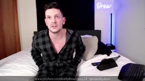 Snapshot of daddydrewlicious chatting on 02-03-26, 02:53 Drew online show from 02-03-26, 02:53