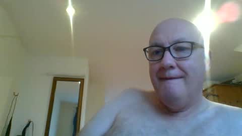 Snapshot of daddyhere4uall6 chatting on 10-14-25, 07:09 daddyhere4uall6 online show from 10-14-25, 07:09