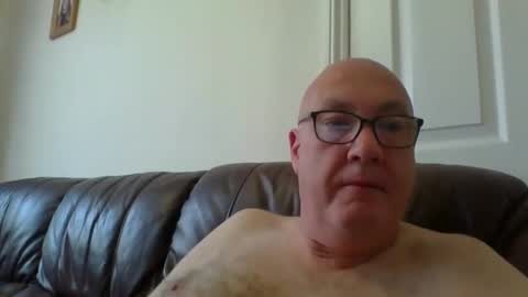 Snapshot of daddyhere4uall6 chatting on 10-18-25, 08:26 daddyhere4uall6 online show from 10-18-25, 08:26