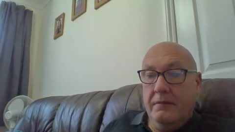 Snapshot of daddyhere4uall6 chatting on 10-19-25, 08:26 daddyhere4uall6 online show from 10-19-25, 08:26