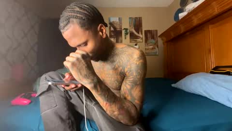 Snapshot of daddyjanimal chatting on 12-10-24, 07:37 sexy tatted king bbc online show from 12-10-24, 07:37