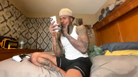 Snapshot of daddyjanimal chatting on 11-24-25, 04:56 sexy tatted king bbc online show from 11-24-25, 04:56