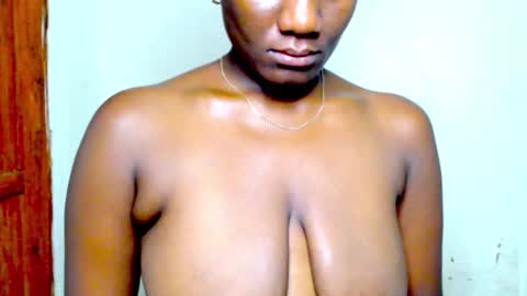 Snapshot of daddys_naughtyslut chatting on 11-14-25, 01:26 tee online show from 11-14-25, 01:26