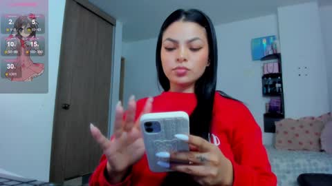 Snapshot of daddysweeeetbody chatting on 01-29-25, 11:35 Sophie online show from 01-29-25, 11:35