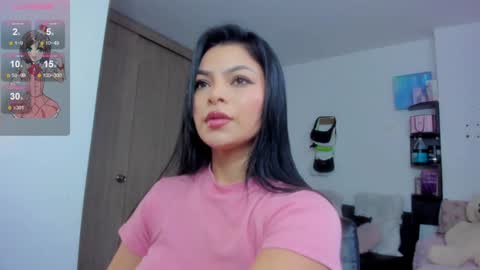 Snapshot of daddysweeeetbody chatting on 02-05-25, 10:55 Sophie online show from 02-05-25, 10:55