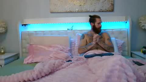 Snapshot of daddyunlocked chatting on 09-21-25, 12:12 daddyunlocked online show from 09-21-25, 12:12