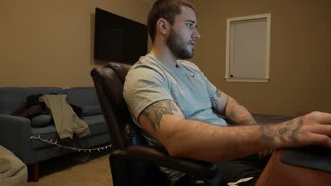 Snapshot of daddywassuppp4 chatting on 12-20-24, 06:08 Jon online show from 12-20-24, 06:08