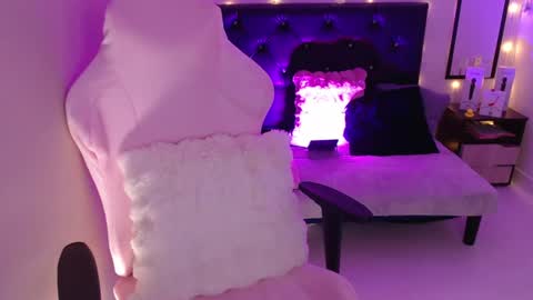 Snapshot of dads_angel19 chatting on 06-24-26, 01:21 amanda online show from 06-24-26, 01:21