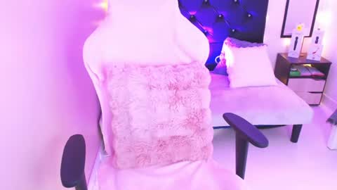 Snapshot of dads_angel19 chatting on 07-28-26, 02:13 amanda online show from 07-28-26, 02:13