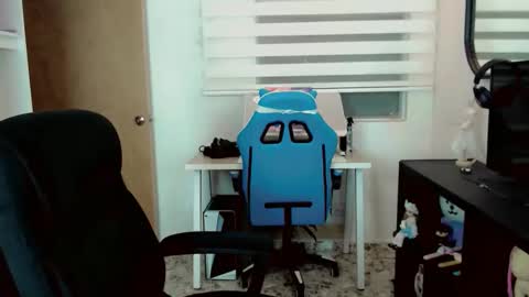 Snapshot of dae_lune chatting on 02-08-26, 04:27 dae_lune online show from 02-08-26, 04:27