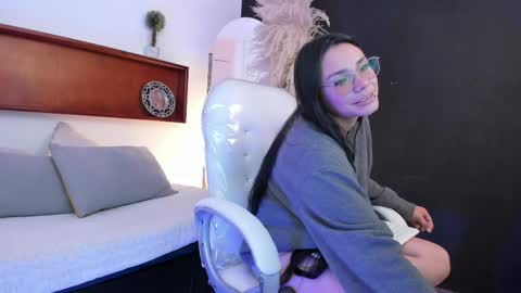 Naomy online show from 03-10-26, 09:09