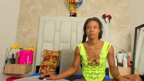 daffnelewis online show from 04-23-26, 11:09