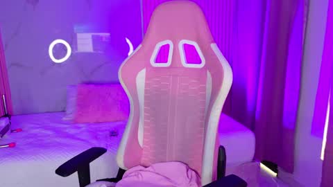 Dafne  online show from 04-29-26, 08:15