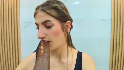 Dafne Castro online show from 07-28-26, 07:39