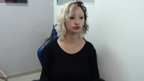 Snapshot of dafne_kim chatting on 03-13-26, 01:07 Dafne online show from 03-13-26, 01:07