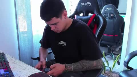 Snapshot of dage_19 chatting on 09-26-25, 01:04 my name is Jhon and I live in colombia online show from 09-26-25, 01:04