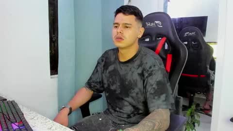 Snapshot of dage_19 chatting on 10-19-25, 09:54 my name is Jhon and I live in colombia online show from 10-19-25, 09:54