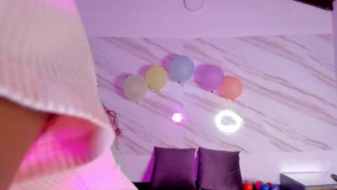 Snapshot of dagna_ chatting on 12-01-25, 06:24 online show from 12-01-25, 06:24