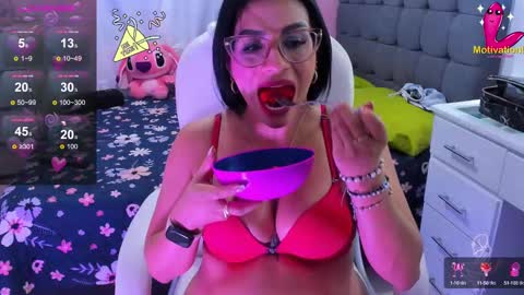 Snapshot of dahian_carter chatting on 01-06-25, 11:31 Dahian  online show from 01-06-25, 11:31