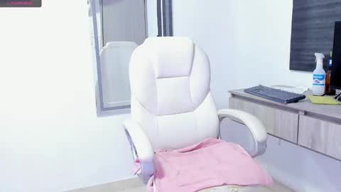 Snapshot of dahian_carter chatting on 09-18-25, 11:56 Dahian  online show from 09-18-25, 11:56