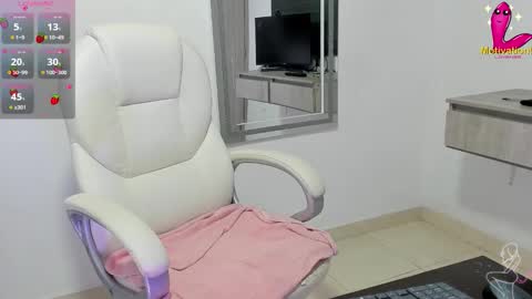 Snapshot of dahian_carter chatting on 10-01-25, 12:11 Dahian  online show from 10-01-25, 12:11