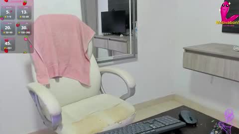 Snapshot of dahian_carter chatting on 10-02-25, 12:12 Dahian  online show from 10-02-25, 12:12