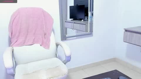 Snapshot of dahian_carter chatting on 10-04-25, 01:42 Dahian  online show from 10-04-25, 01:42