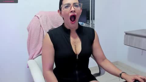 Snapshot of dahian_carter chatting on 10-11-25, 02:04 Dahian  online show from 10-11-25, 02:04