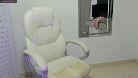 Snapshot of dahian_carter chatting on 10-20-25, 01:22 Dahian  online show from 10-20-25, 01:22