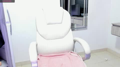 Snapshot of dahian_carter chatting on 10-28-25, 12:09 Dahian  online show from 10-28-25, 12:09