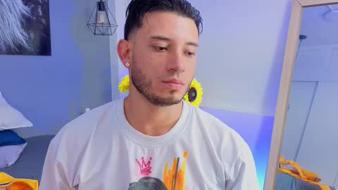 Snapshot of daiamon_clark chatting on 03-08-26, 02:04 Daiamond online show from 03-08-26, 02:04