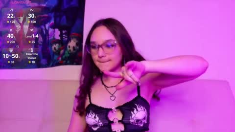 Snapshot of daihanae_ chatting on 10-18-25, 12:57 Natalia  online show from 10-18-25, 12:57