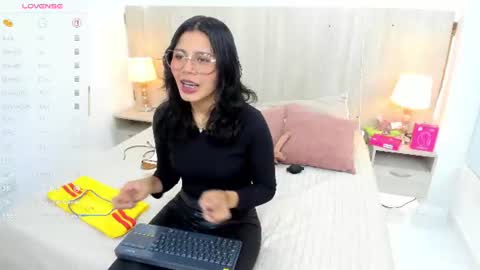 Snapshot of daila_beltran chatting on 06-26-26, 07:40 Daila Beltran online show from 06-26-26, 07:40