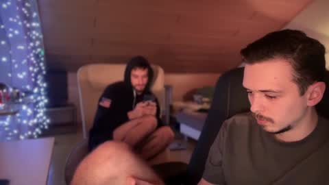 Snapshot of daimon_hall chatting on 01-08-25, 01:21 Daimon online show from 01-08-25, 01:21