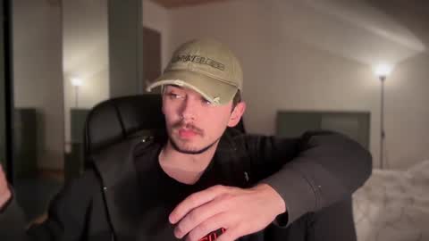 Snapshot of daimon_hall chatting on 01-19-25, 06:21 Daimon online show from 01-19-25, 06:21