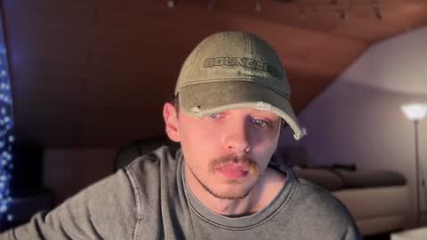 Snapshot of daimon_hall chatting on 01-22-25, 03:20 Daimon online show from 01-22-25, 03:20