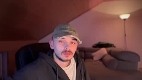 Snapshot of daimon_hall chatting on 02-04-25, 12:29 Daimon online show from 02-04-25, 12:29