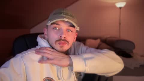 Snapshot of daimon_hall chatting on 02-05-25, 01:04 Daimon online show from 02-05-25, 01:04