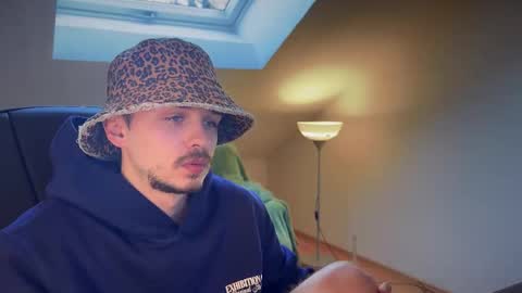 Snapshot of daimon_hall chatting on 03-09-25, 03:16 Daimon online show from 03-09-25, 03:16