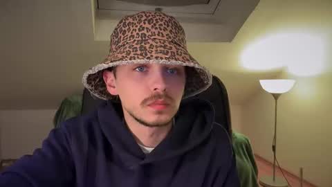 Snapshot of daimon_hall chatting on 03-09-25, 08:52 Daimon online show from 03-09-25, 08:52